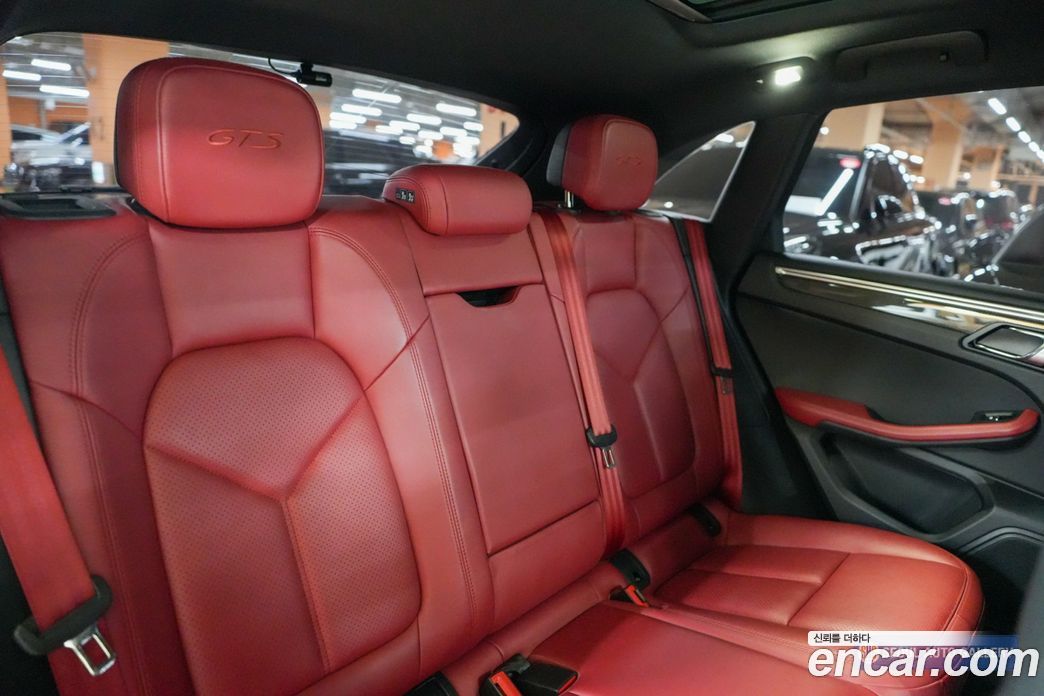 Porsche Macan фото 14