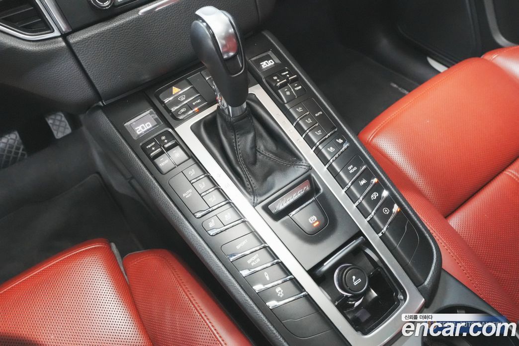 Porsche Macan фото 15