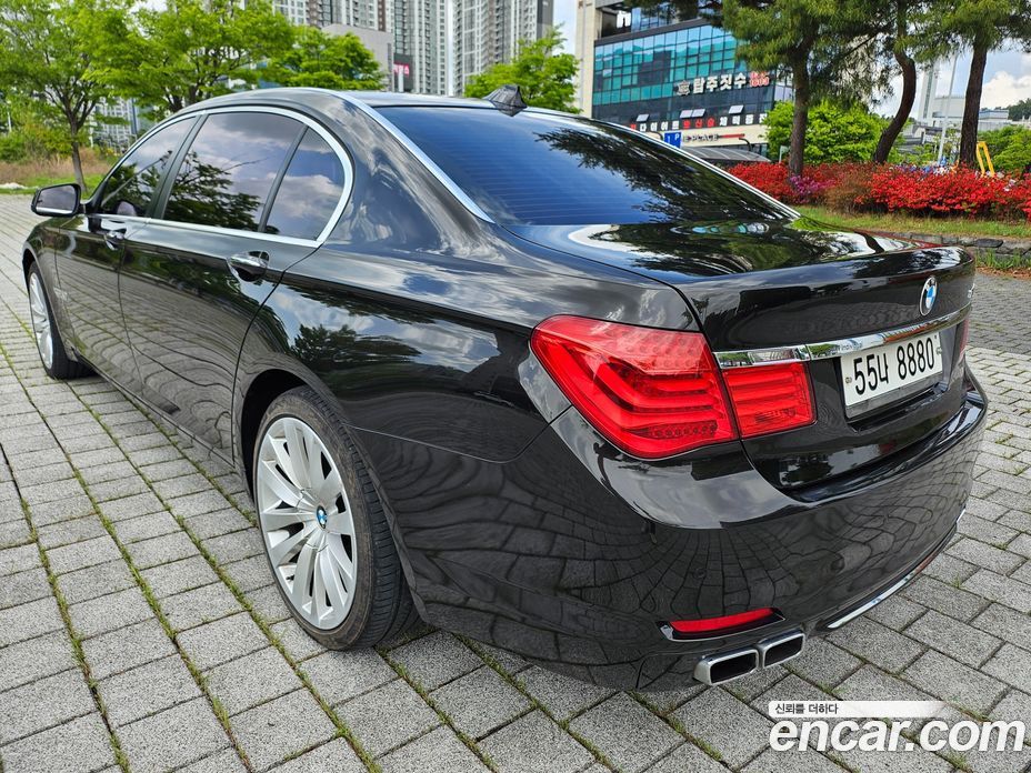 BMW 7-Series (F01) фото 6
