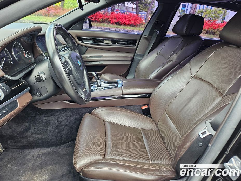 BMW 7-Series (F01) фото 10