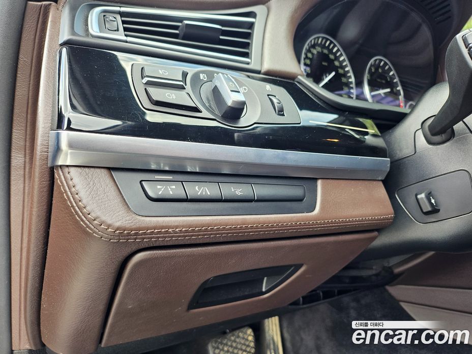 BMW 7-Series (F01) фото 11