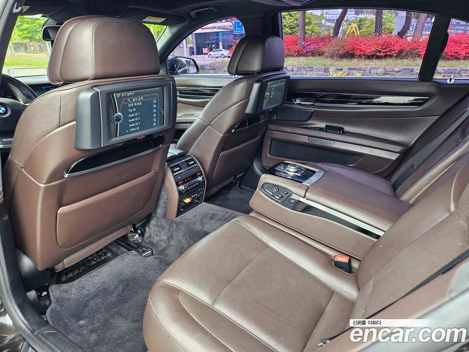 BMW 7-Series (F01) фото 12