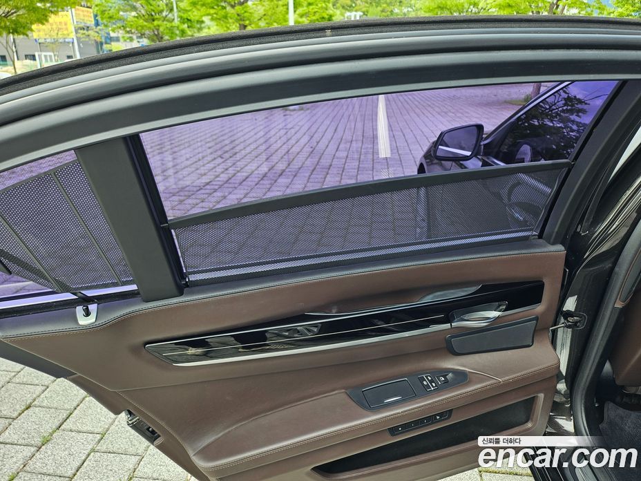 BMW 7-Series (F01) фото 13