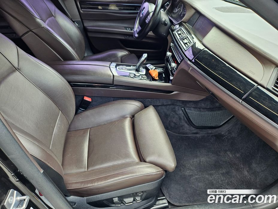BMW 7-Series (F01) фото 15
