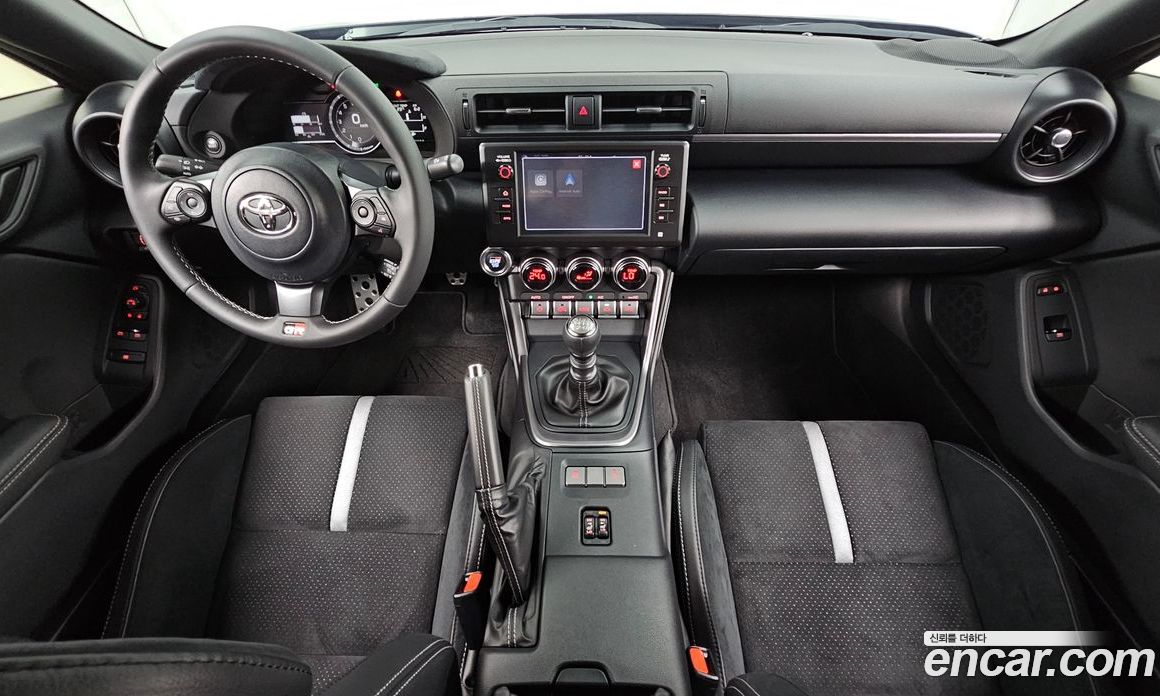 Toyota GR86 фото 7