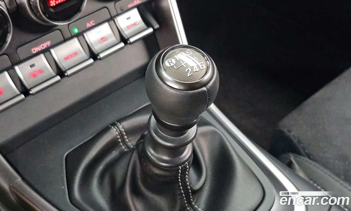 Toyota GR86 фото 9