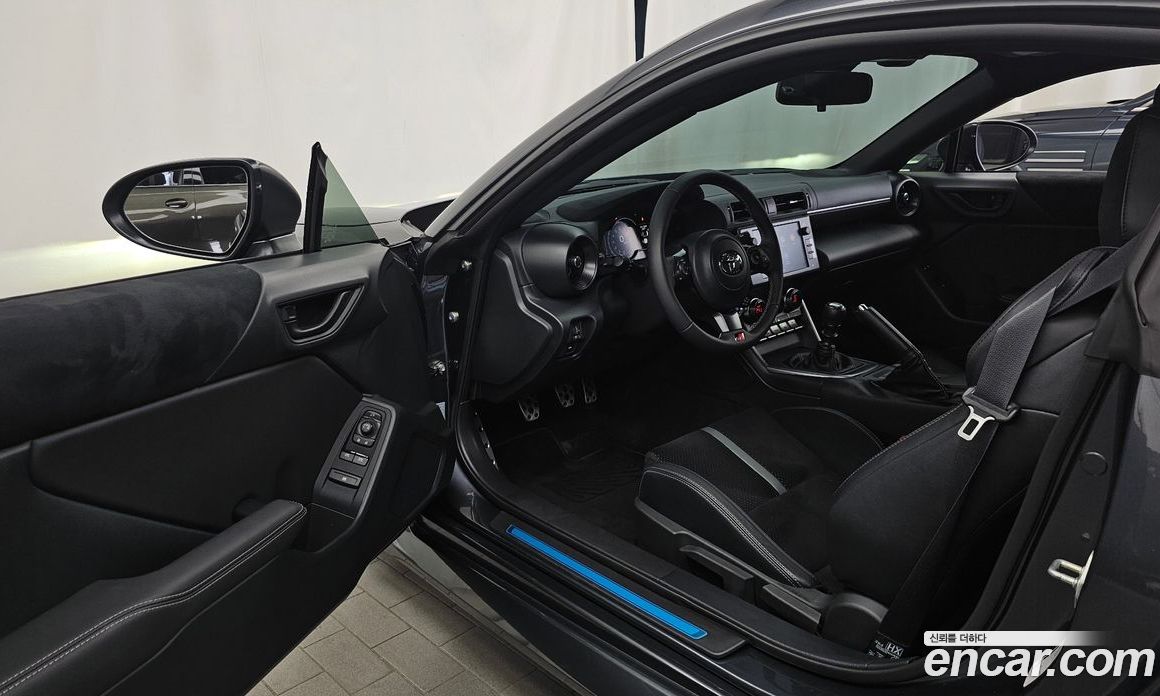 Toyota GR86 фото 10