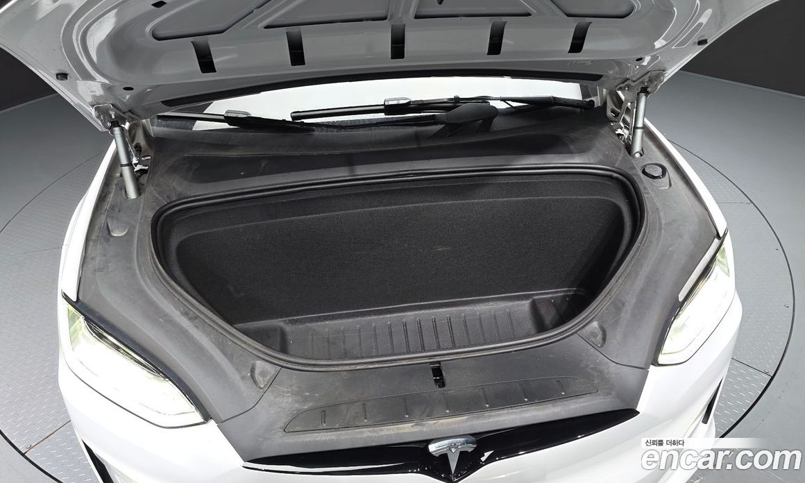 Tesla Model X фото 6