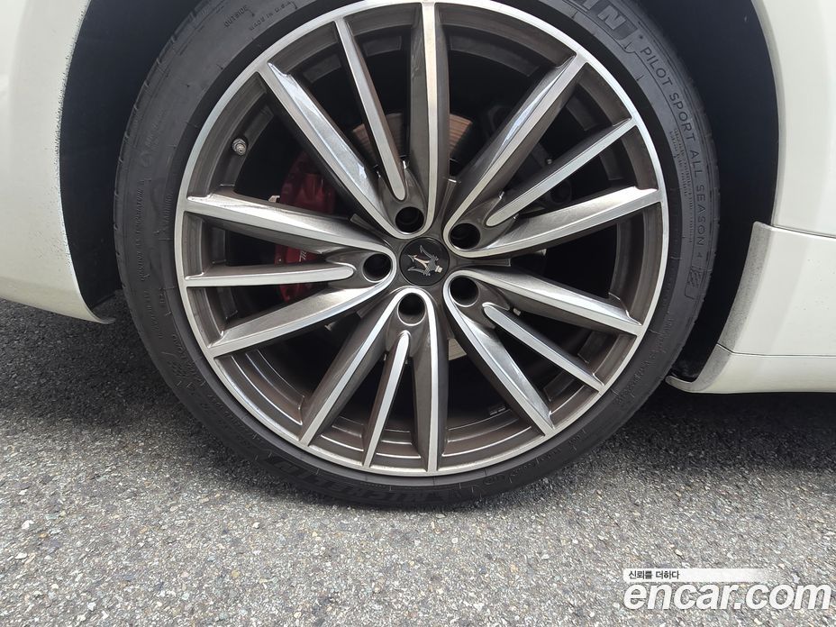 Maserati Quattroporte фото 5