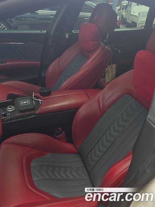 Maserati Quattroporte фото 8