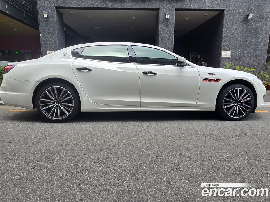 Maserati Quattroporte фото 9