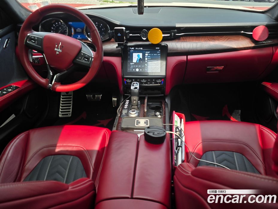 Maserati Quattroporte фото 10