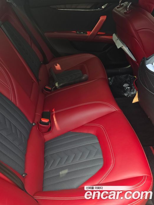 Maserati Quattroporte фото 11