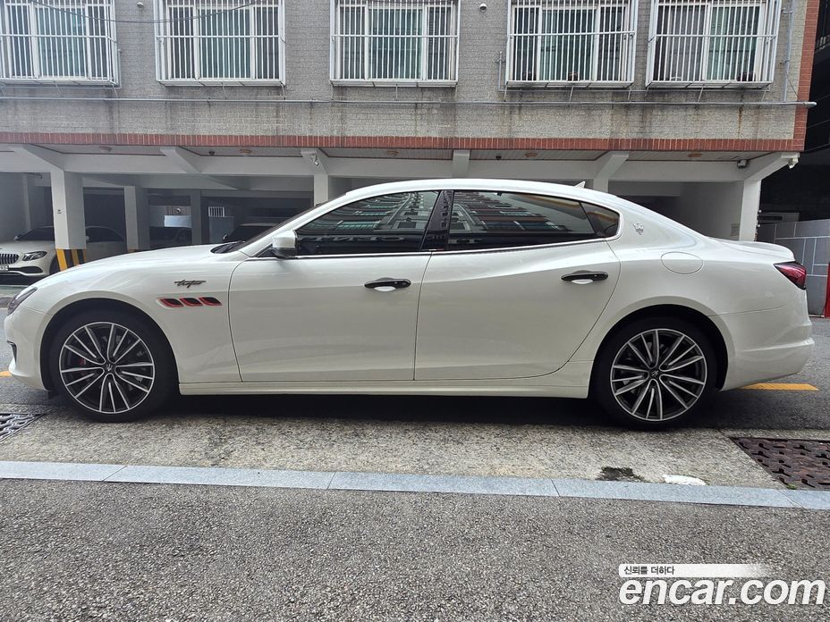 Maserati Quattroporte фото 13