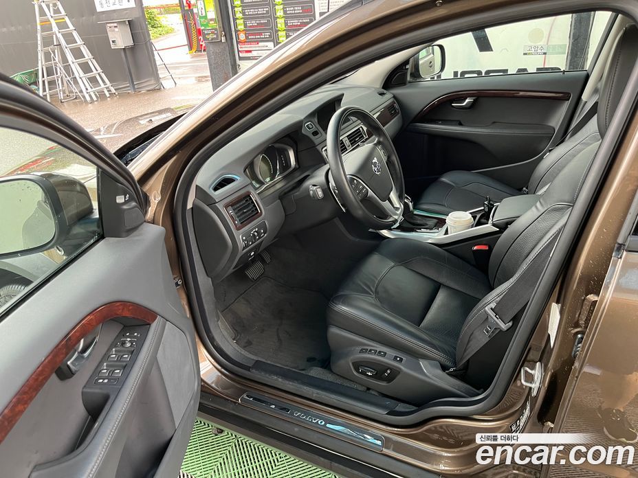 Volvo XC70 фото 9
