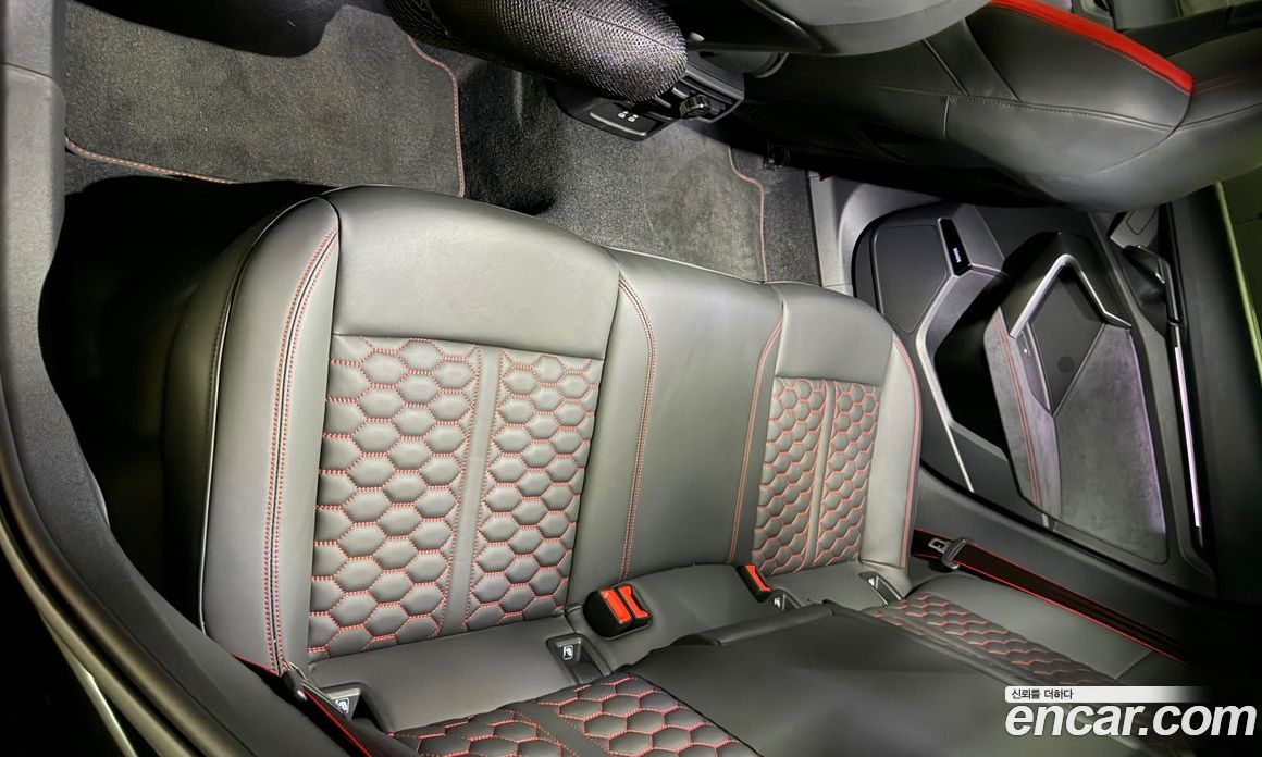 Audi RS3 (8Y) фото 10