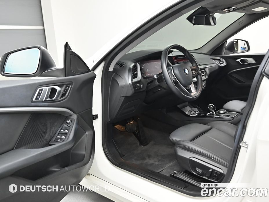 BMW 2-Series (F44) фото 11