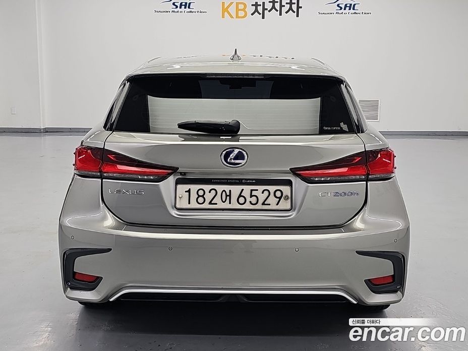 Lexus CT200h фото 3