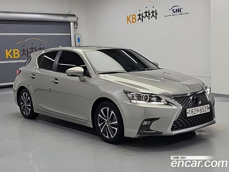 Lexus CT200h фото 4