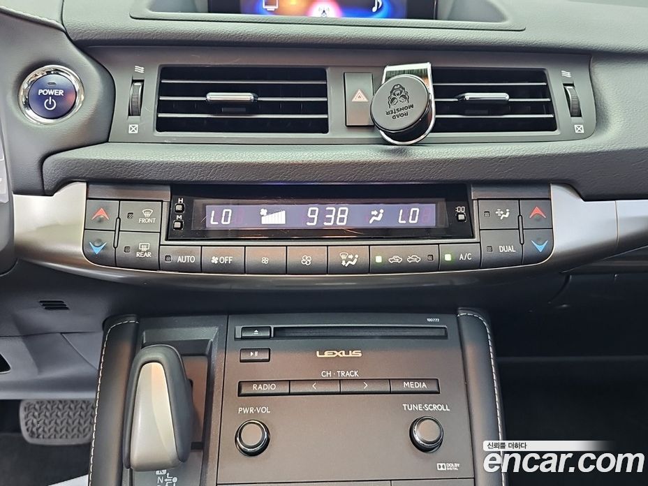 Lexus CT200h фото 10