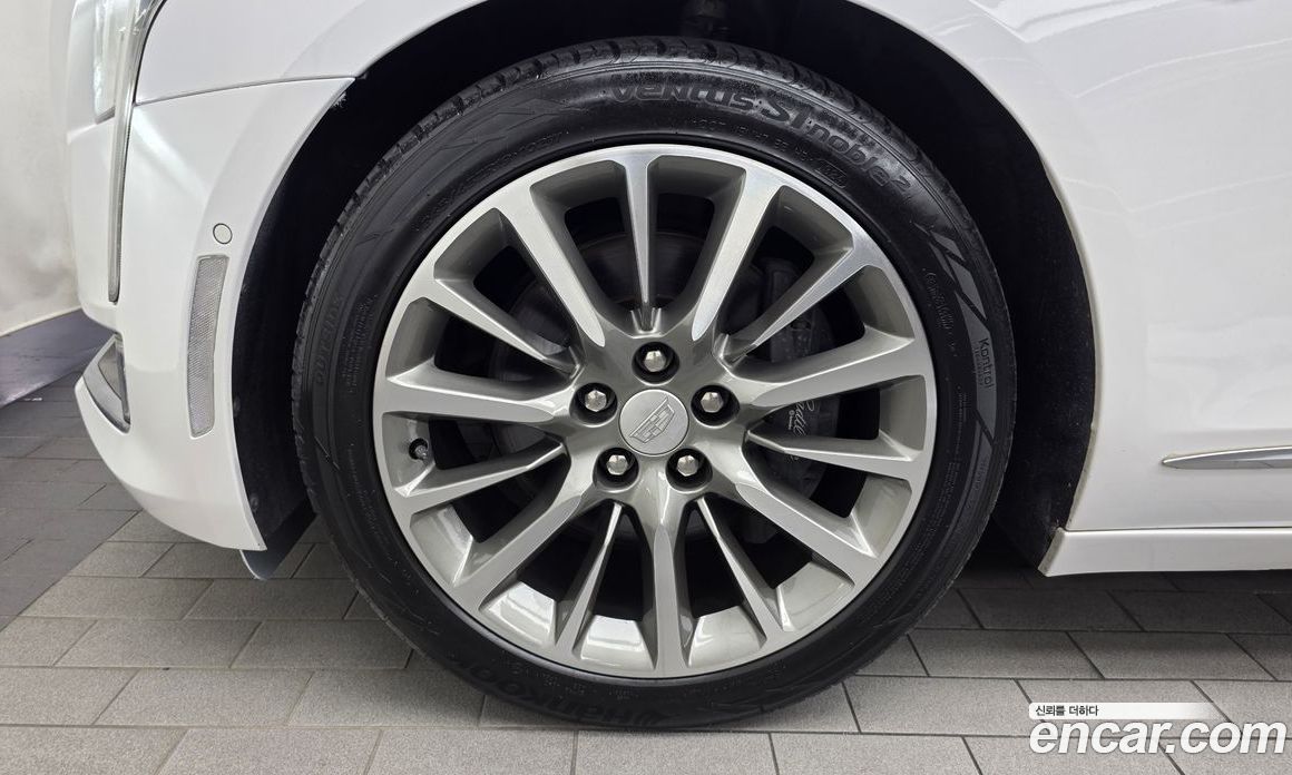 Cadillac CT6 фото 5