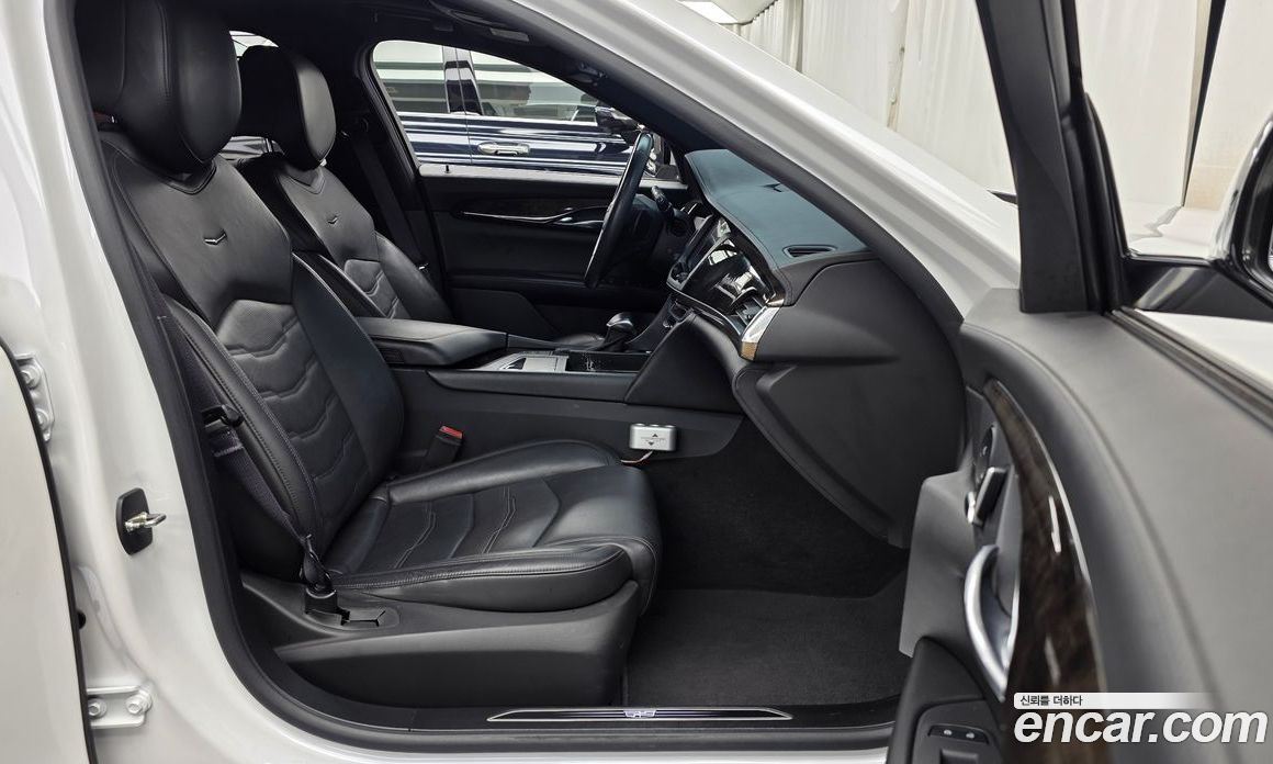 Cadillac CT6 фото 11