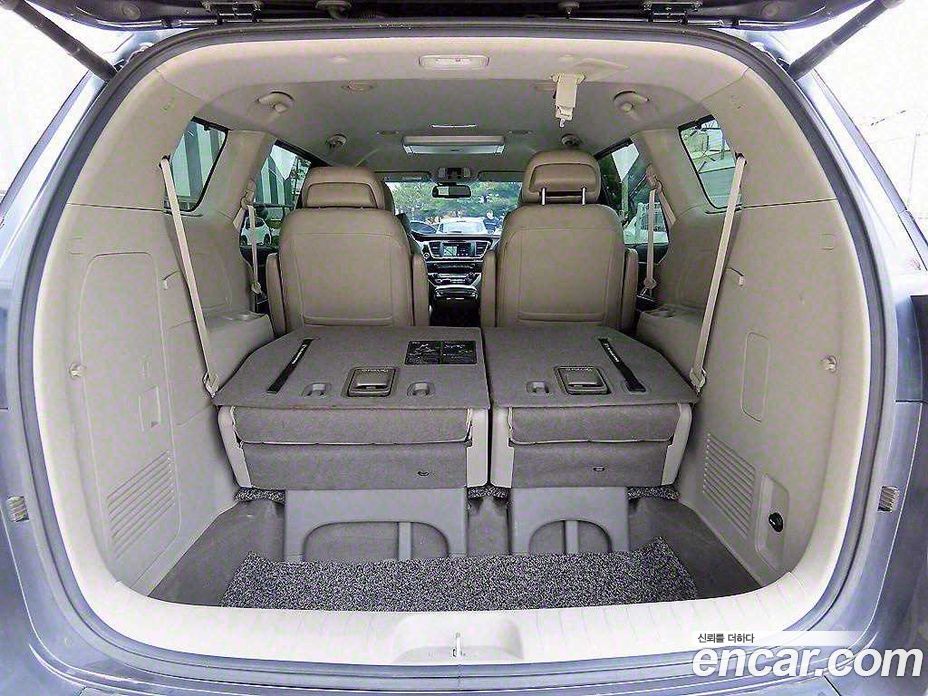 Kia Carnival 3rd Gen фото 17