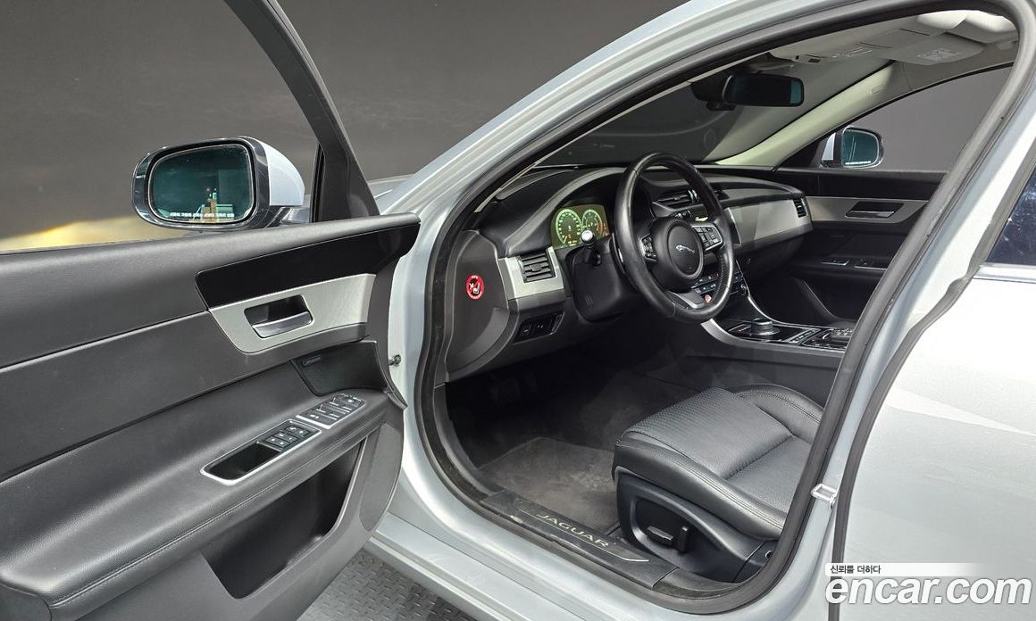 Jaguar XF (X260) фото 10