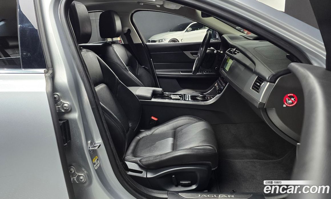 Jaguar XF (X260) фото 11