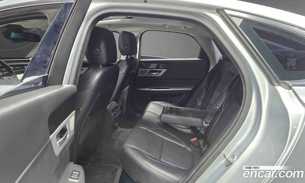Jaguar XF (X260) фото 12