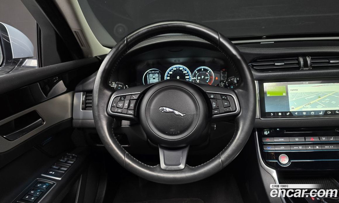 Jaguar XF (X260) фото 13