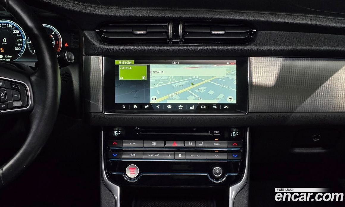 Jaguar XF (X260) фото 16
