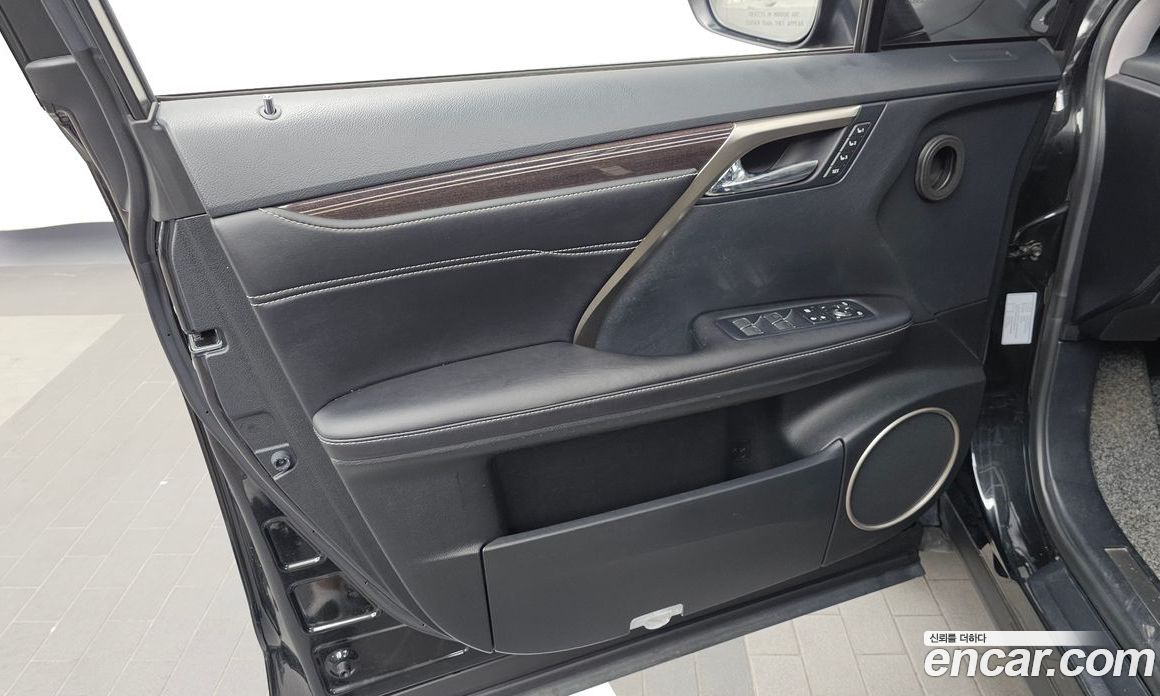 Lexus RX450h 4th Gen фото 24