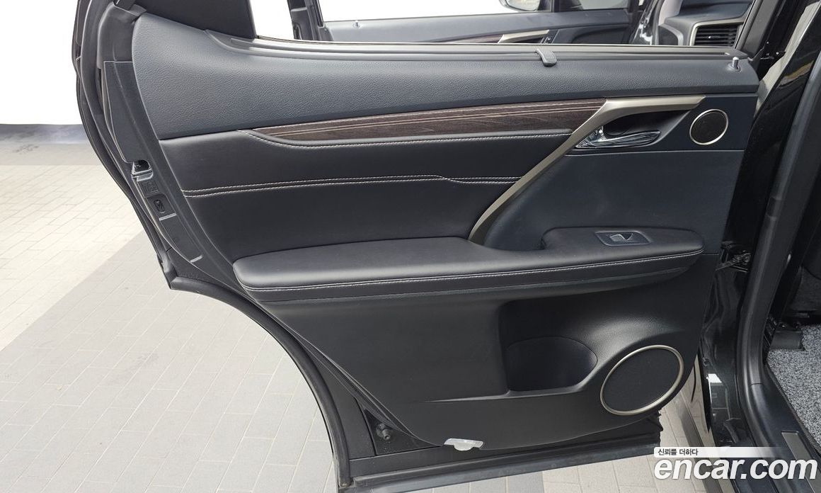 Lexus RX450h 4th Gen фото 25