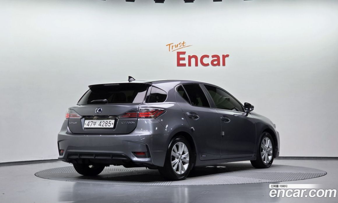 Lexus CT200h фото 2