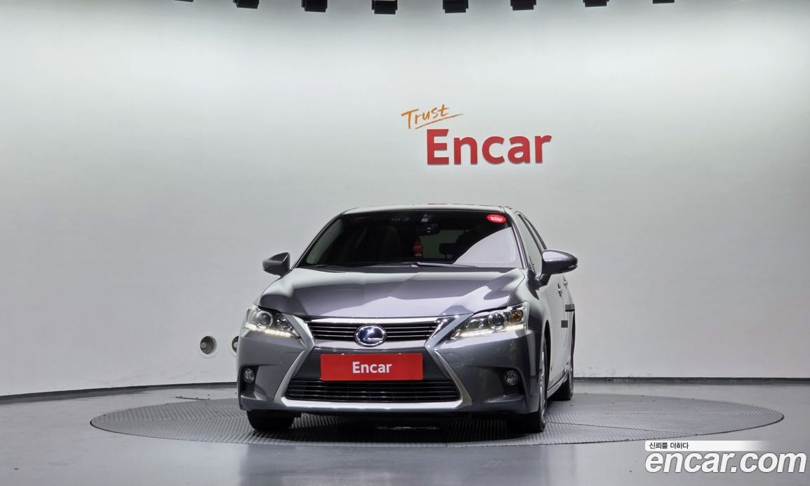 Lexus CT200h фото 3