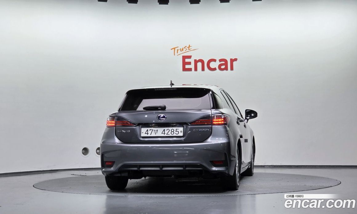Lexus CT200h фото 4