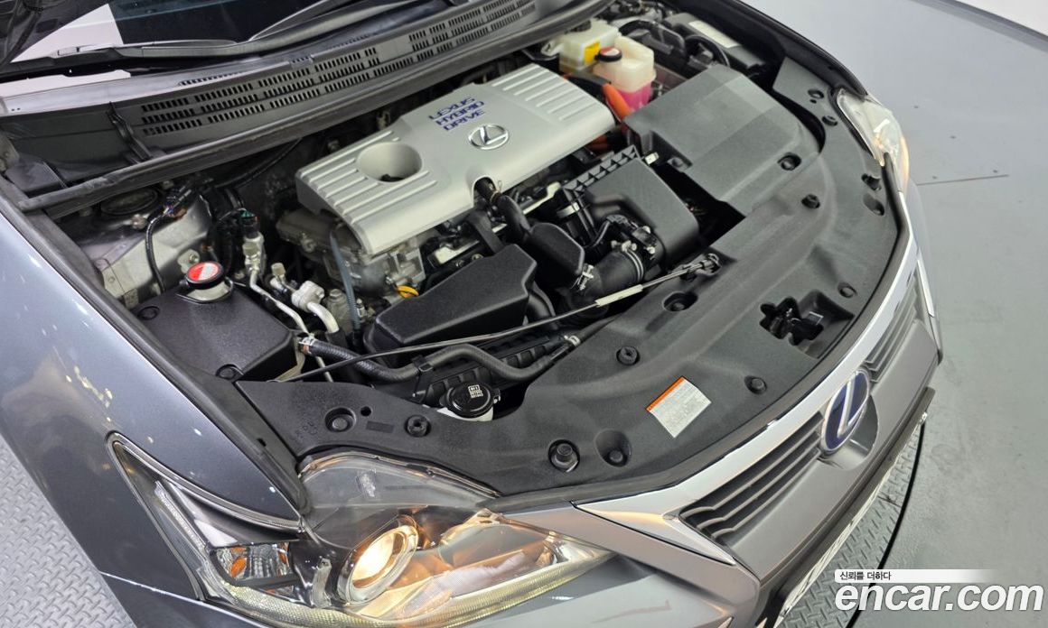 Lexus CT200h фото 6