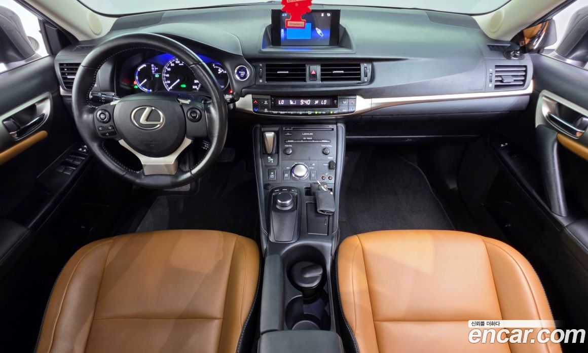 Lexus CT200h фото 7