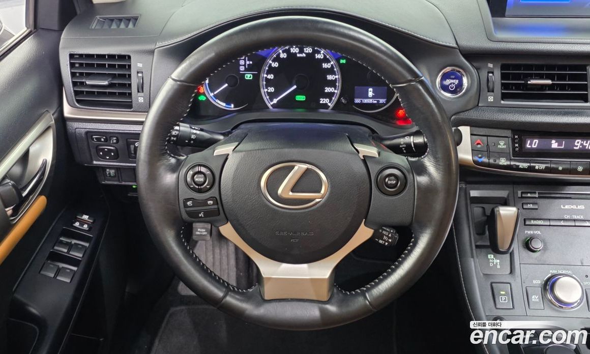 Lexus CT200h фото 13