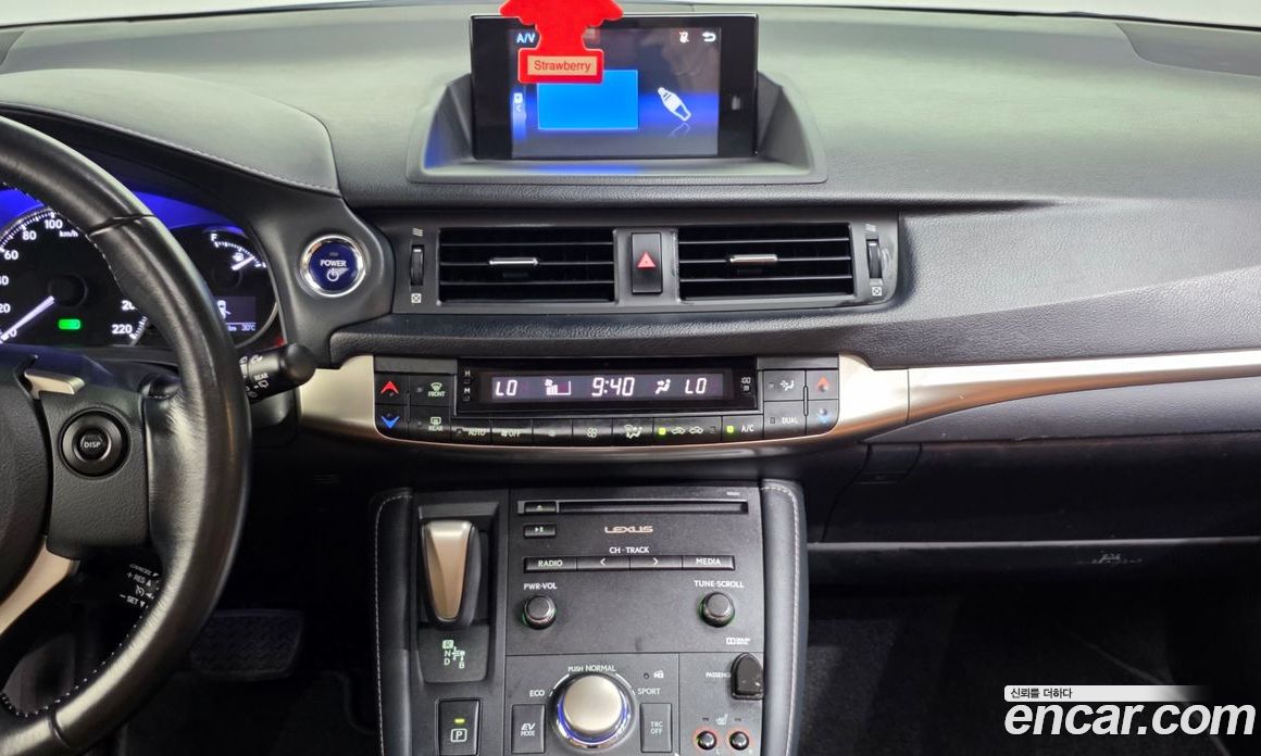 Lexus CT200h фото 14