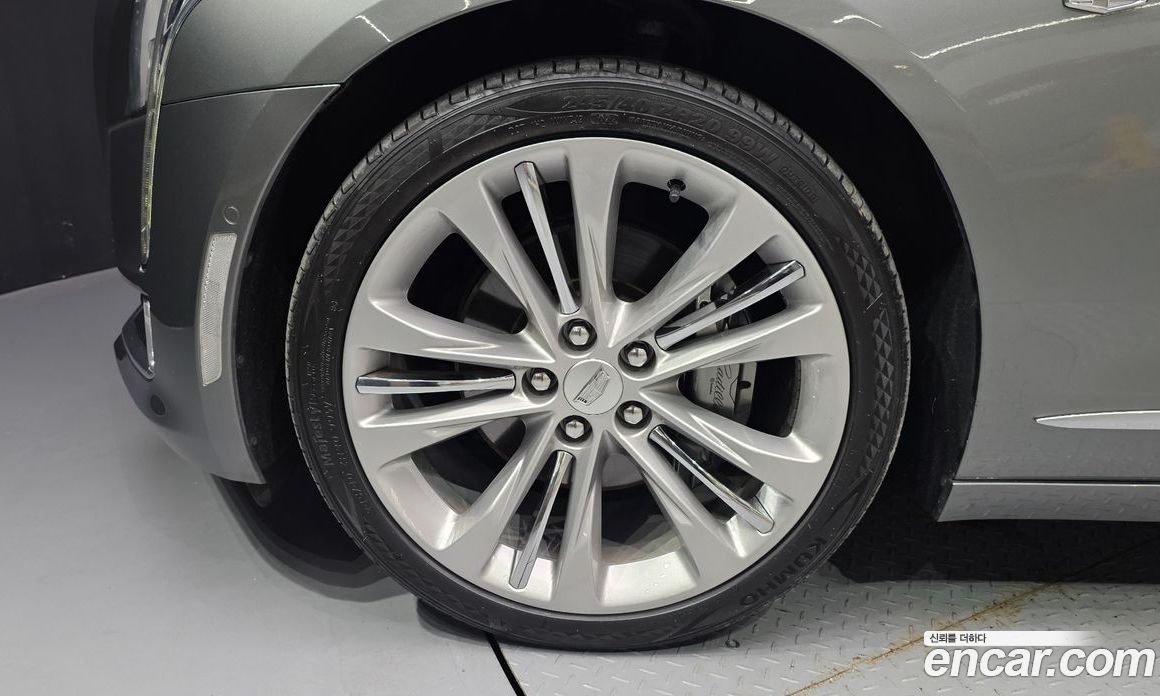 Cadillac CT6 фото 5