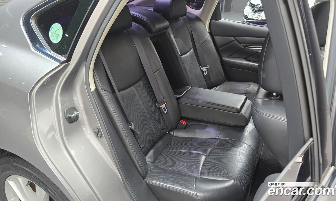 Infiniti M37 фото 12