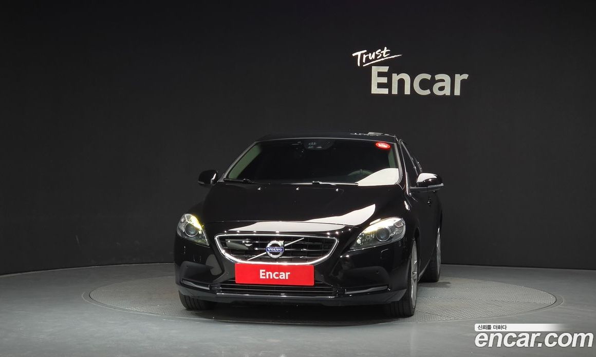 Volvo V40 фото 3