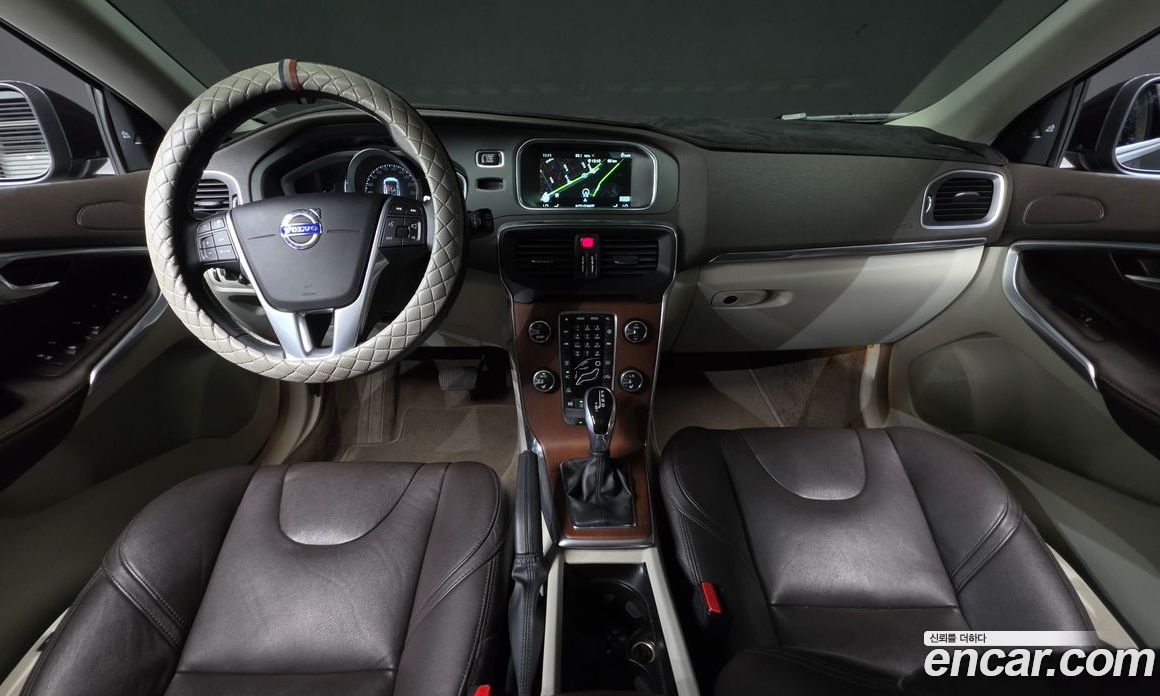 Volvo V40 фото 7