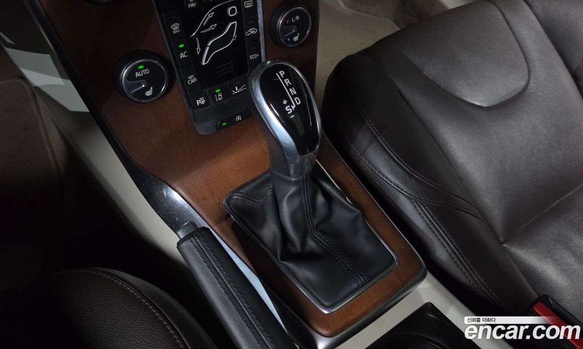 Volvo V40 фото 9