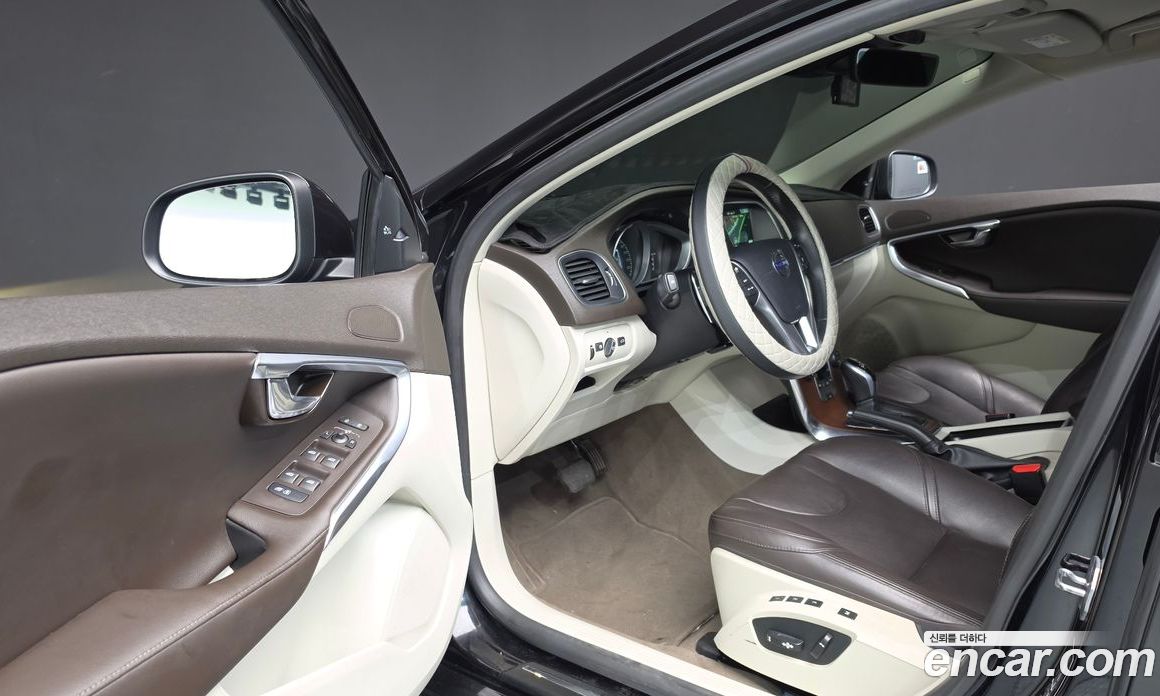 Volvo V40 фото 10