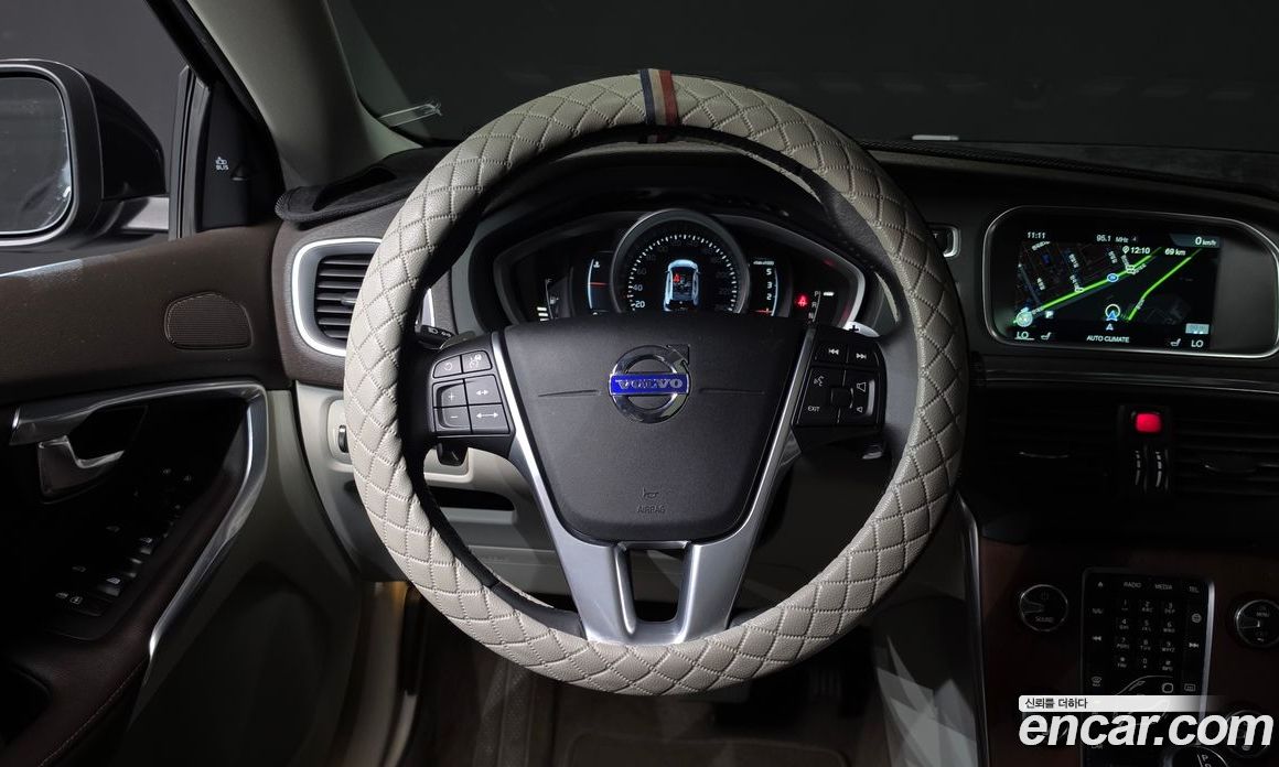 Volvo V40 фото 13