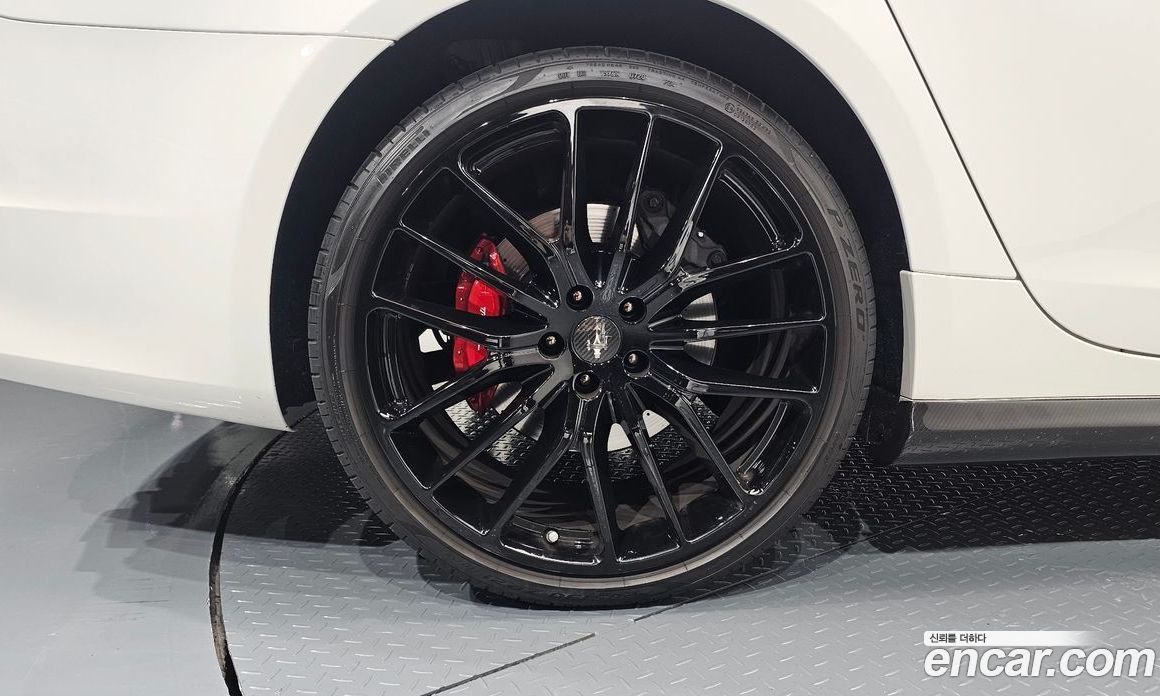 Maserati Quattroporte фото 5