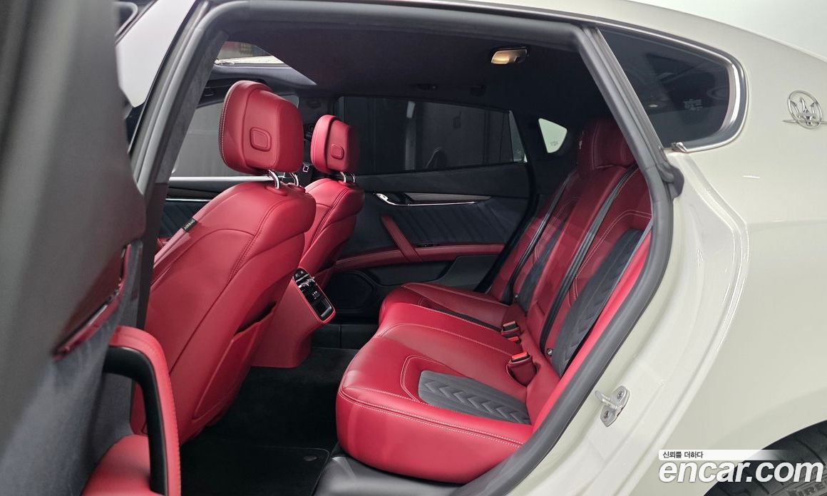 Maserati Quattroporte фото 12